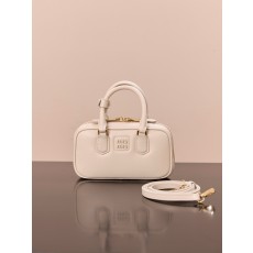 미우미우 아르카디 레더 미니 백 초크 화이트 5*10*19 