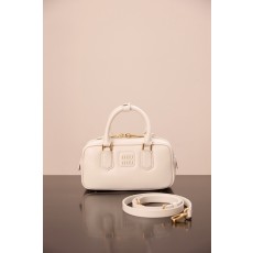 미우 미우 아르카디 레더 미니백 초크 화이트 22*10*7.5