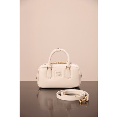 미우 미우 아르카디 레더 미니백 초크 화이트 22*10*7.5