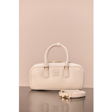 미우 미우 아르카디 레더 미니백 초크 화이트 27*12*9 