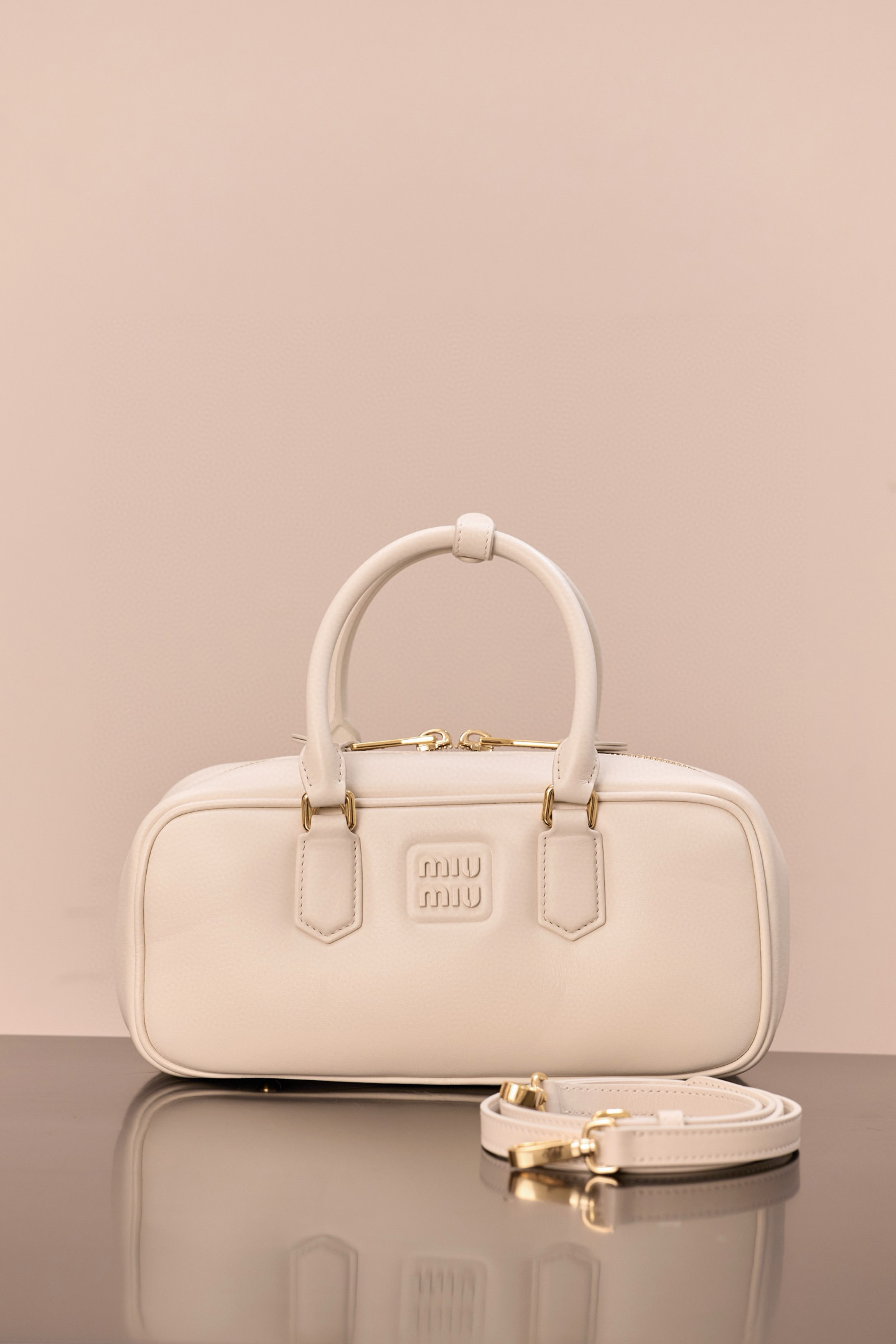 미우 미우 아르카디 레더 미니백 초크 화이트 27*12*9 