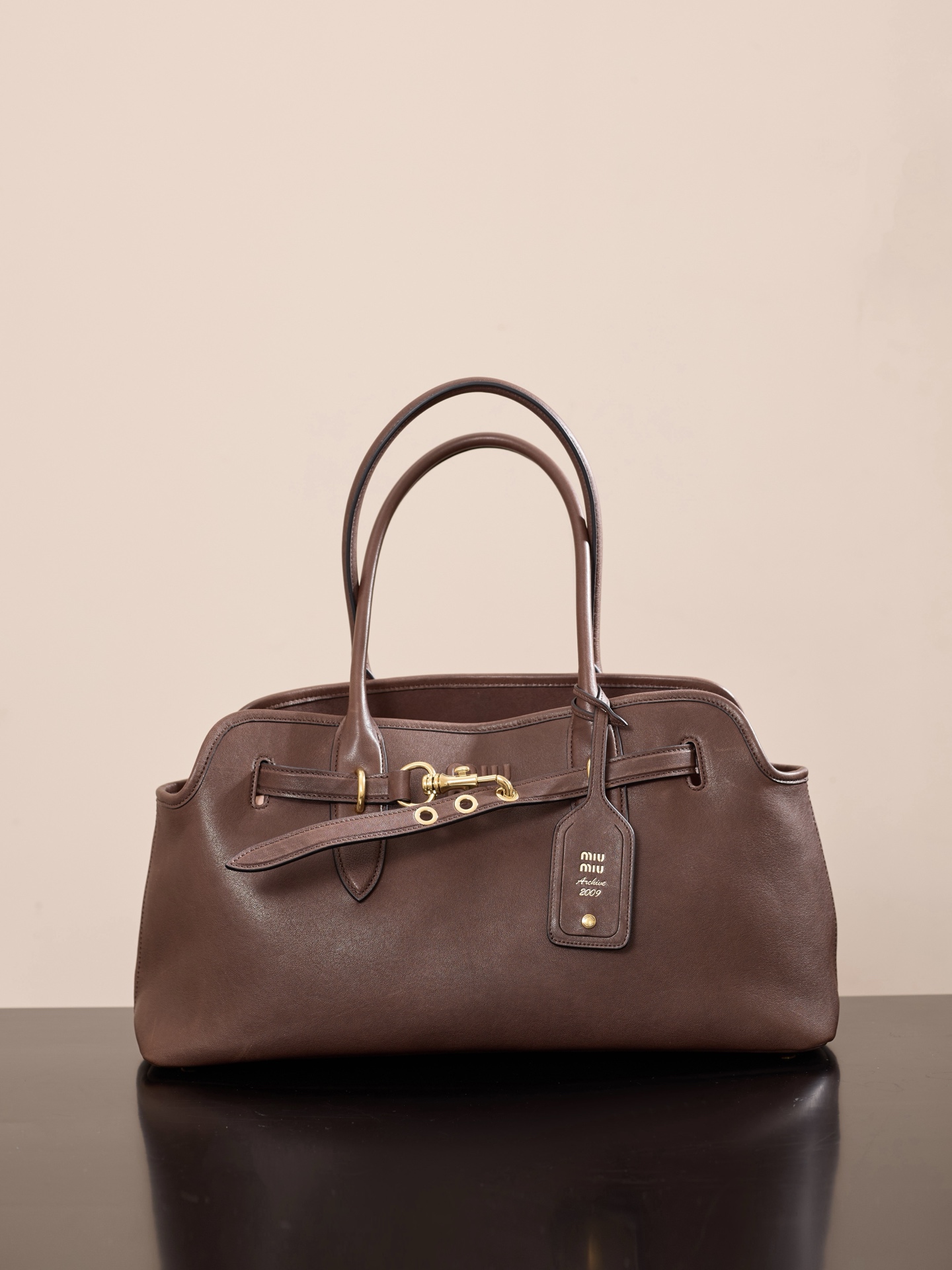 미우 미우 아방츄어 나파 레더 백 브라운 40*31*13 