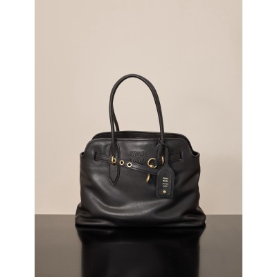 미우 미우 아벙츄어 나파 레더백 블랙 40*31*13 