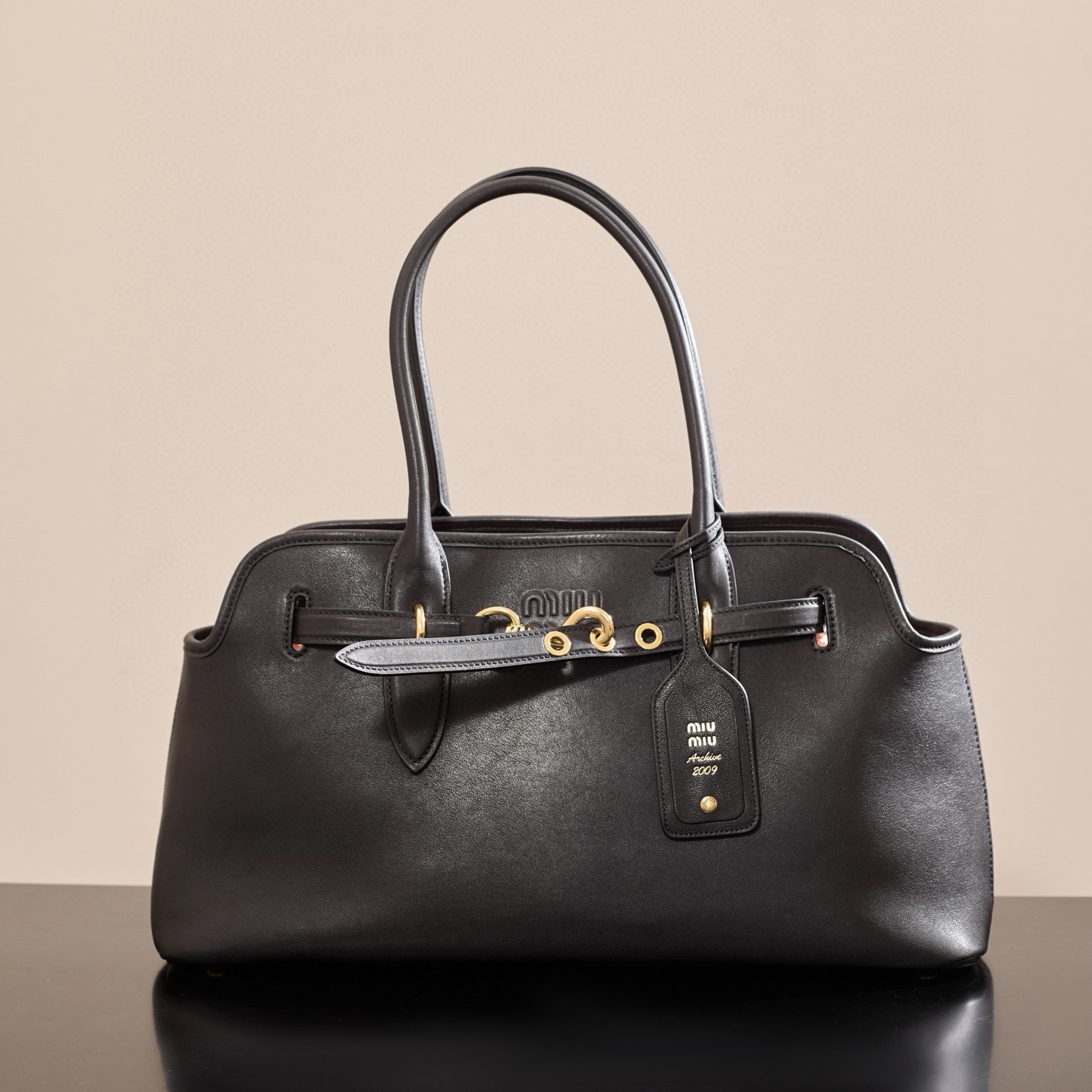 미우 미우 아방뛰르 나파 가죽 백 블랙 44*22.5*14.5 1680