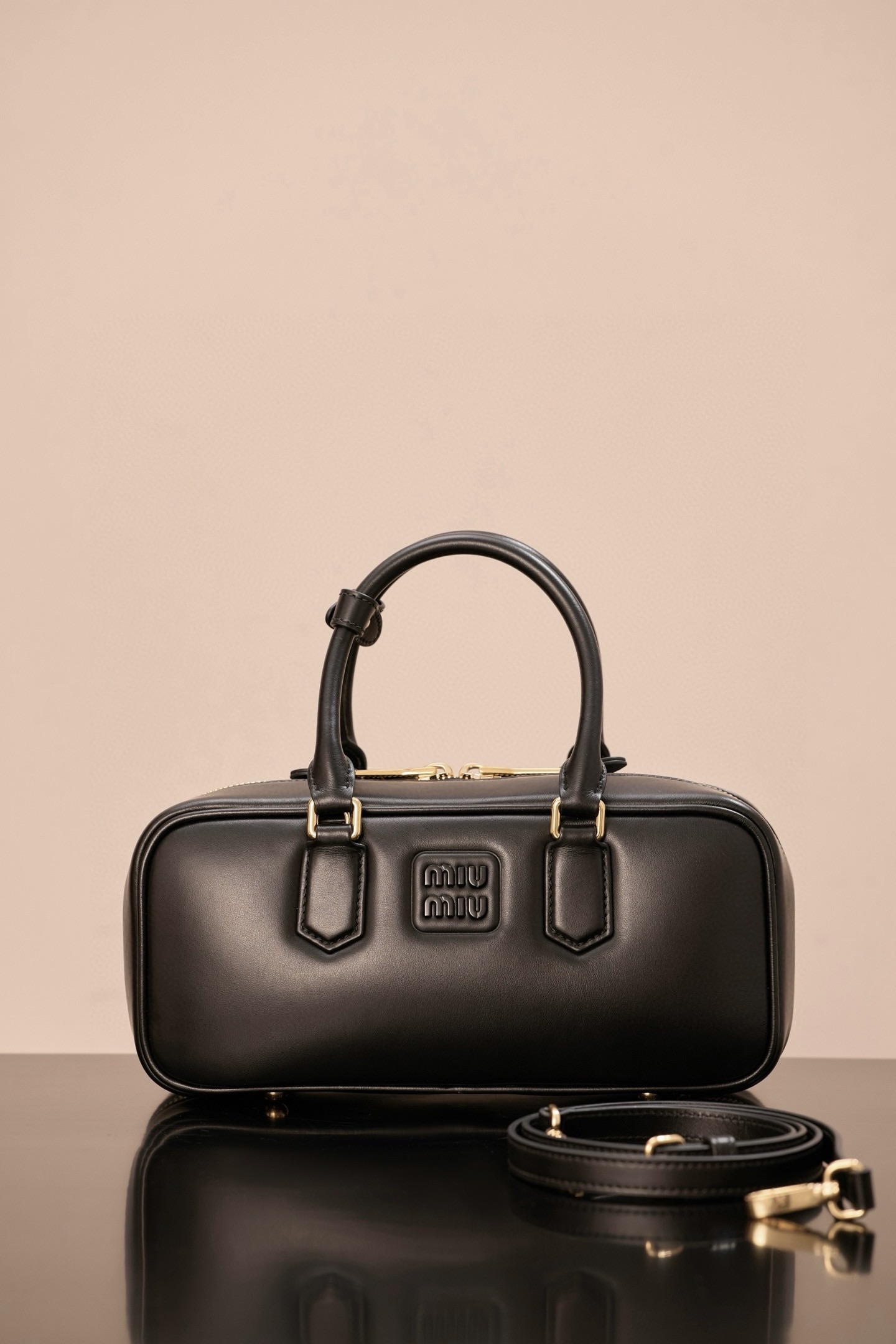 미우 미우 아르카디 가죽 토트백 - 블랙 27*12*9 1220