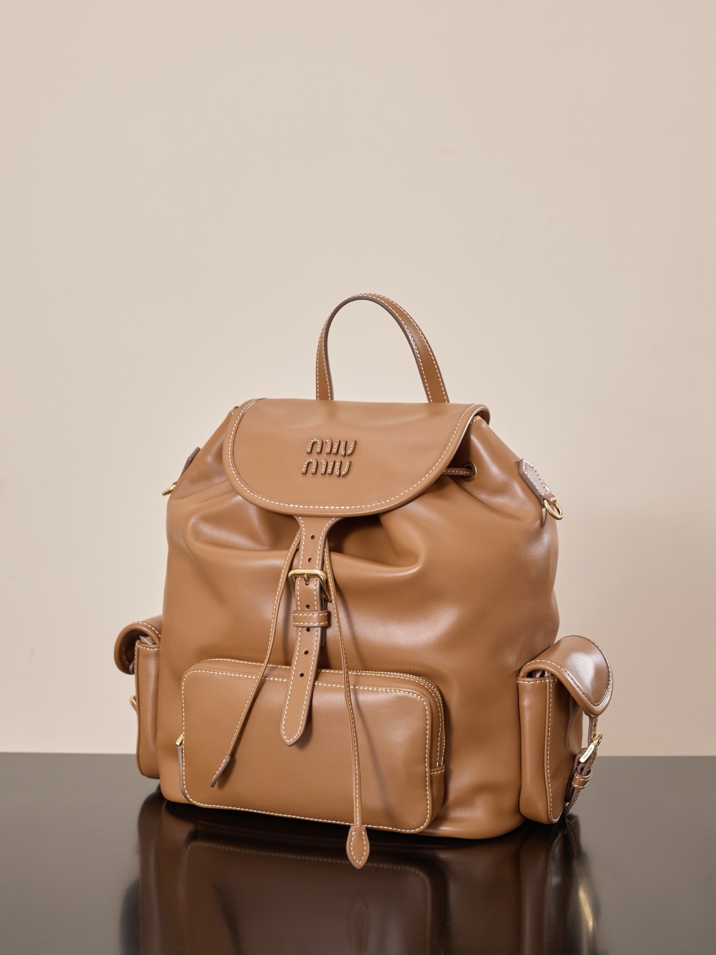 미우 미우 가죽 백팩 코냑 25*29.5*12.5 1880