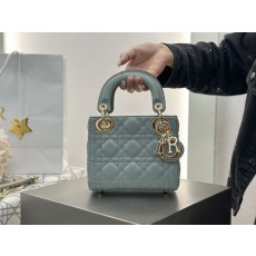 디올 레이디 백 스카이 17*15*7