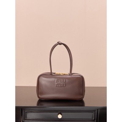 미우 미우 보 레더 탑 핸들 미디움 백 브라운 30*17*8.5 1100