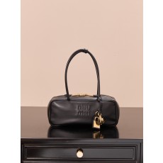 미우미우 스몰 보 레더 토트백 블랙 28*11.5*8 1050