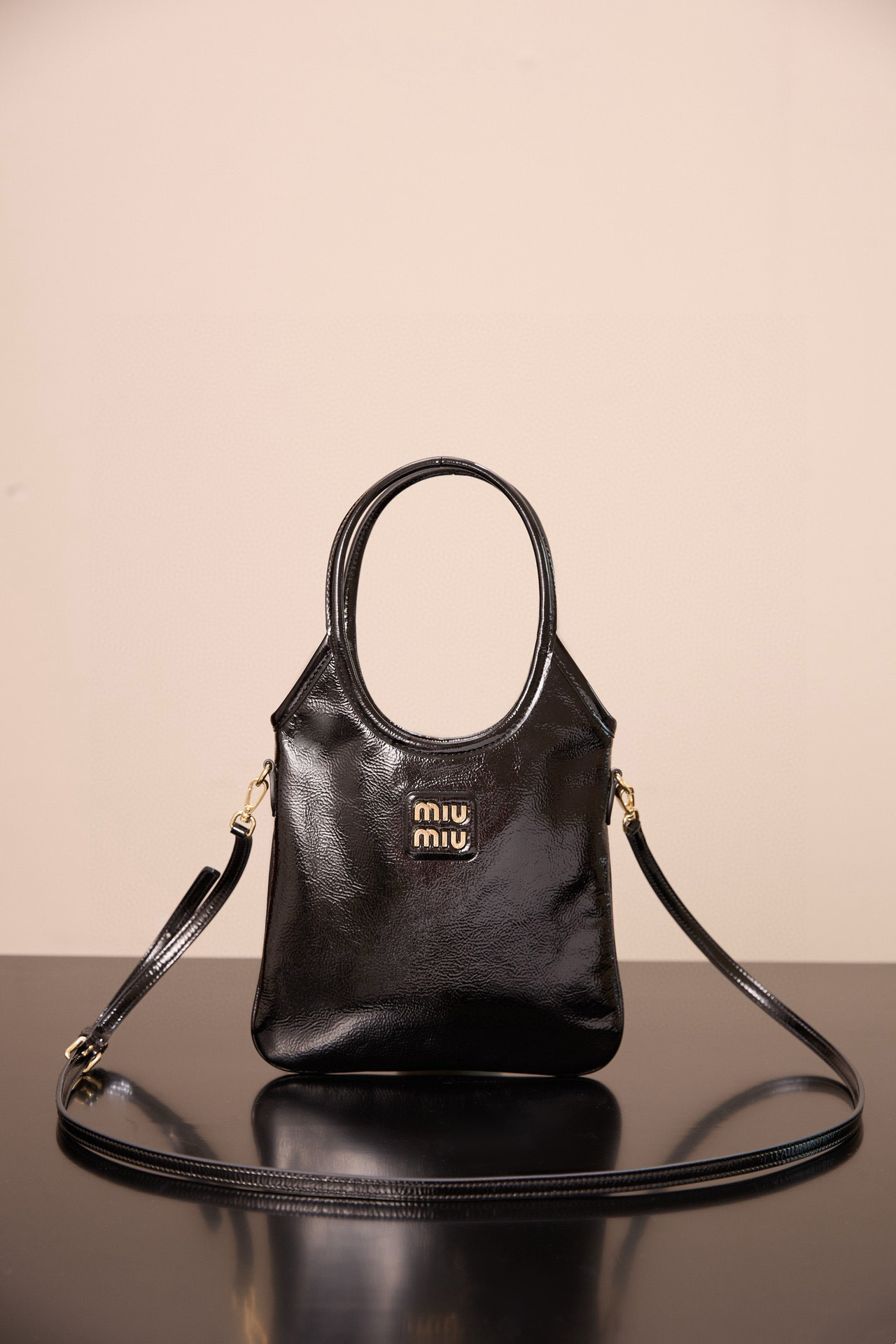 미우 미우 나플락 페이턴트 레더 아이비 백 블랙 24*20 650