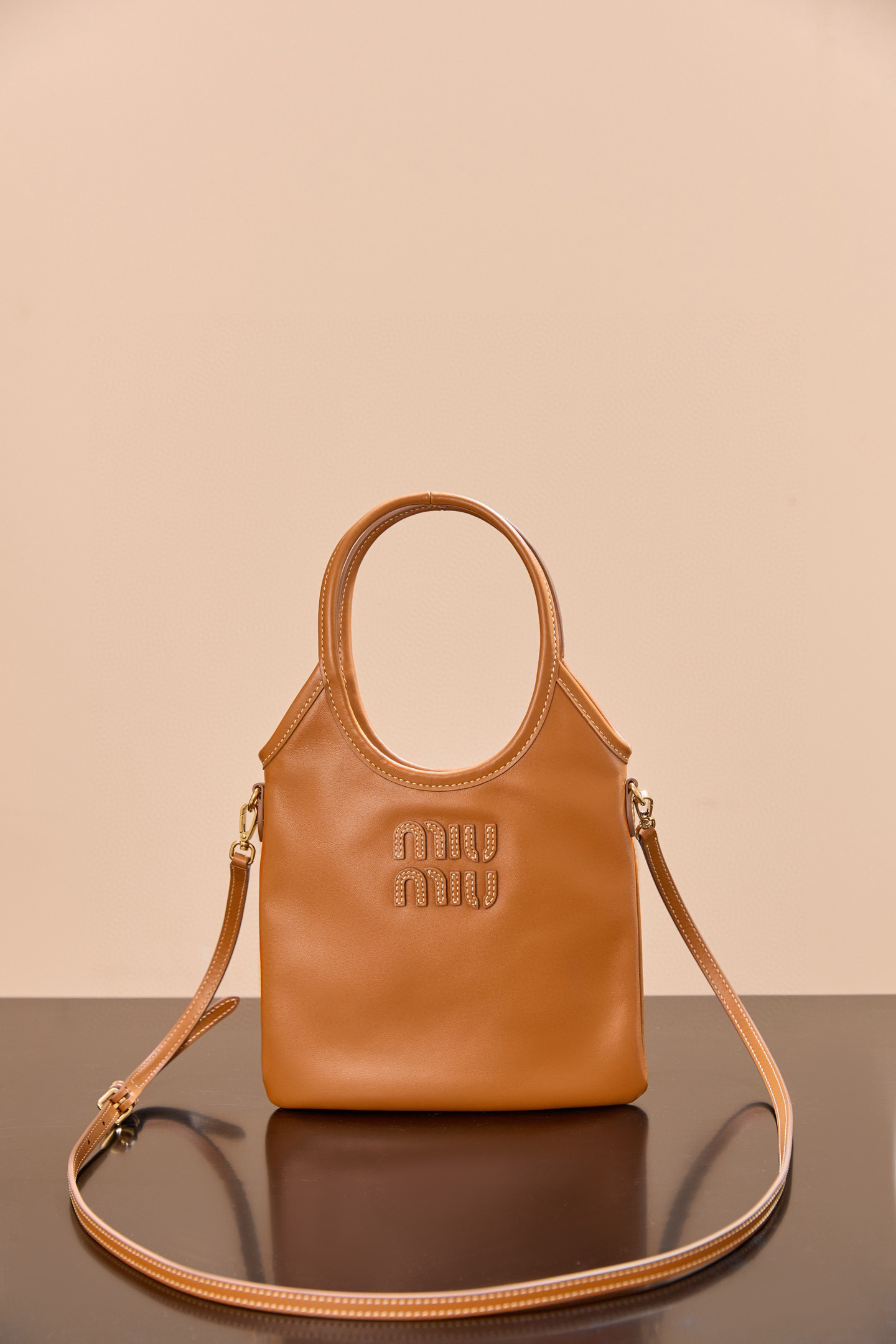 미우미우 미니 아이비 가죽 핸드백 코냑 24*20 650