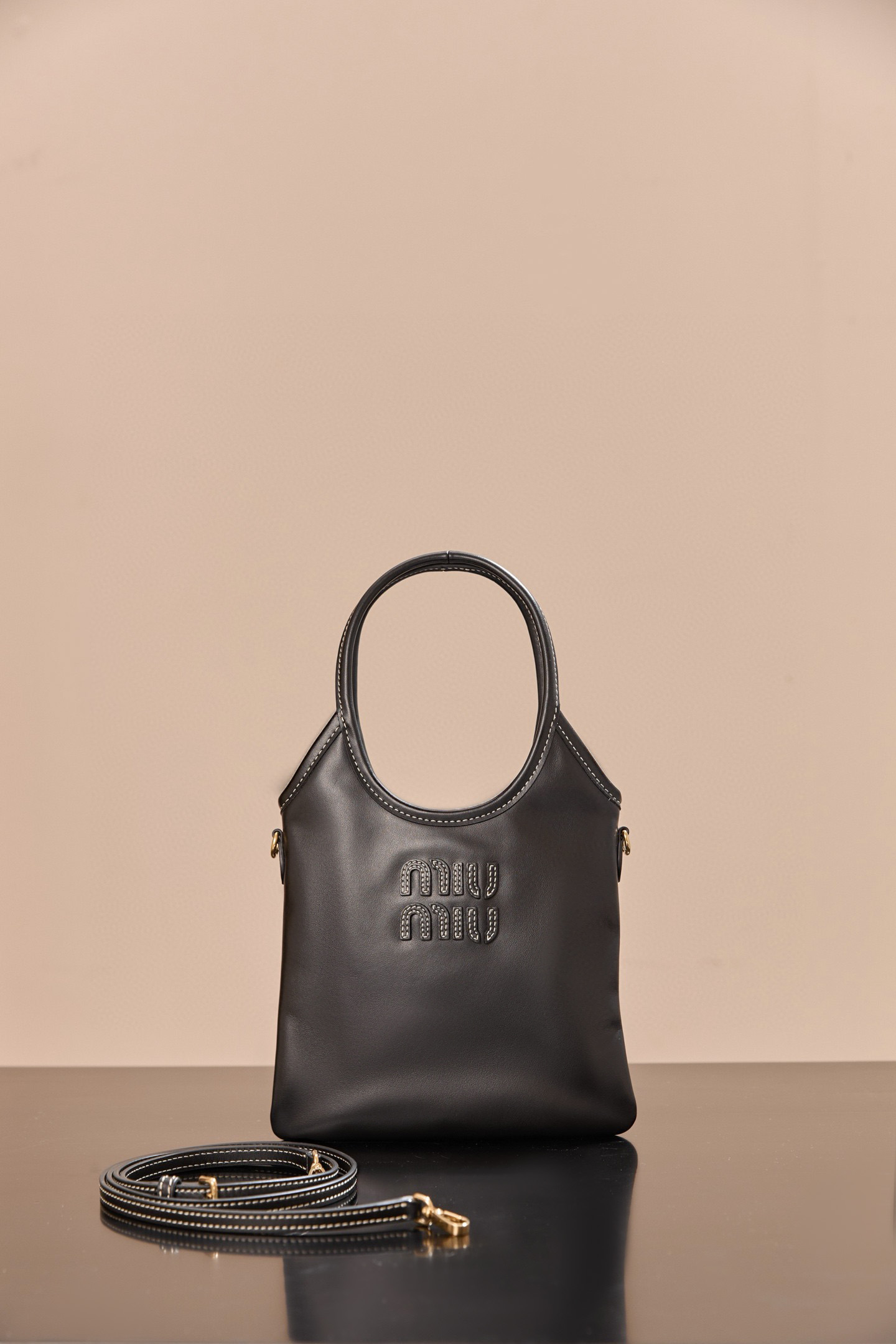 미우 미우 아이비 가죽 핸드백 24*20 650