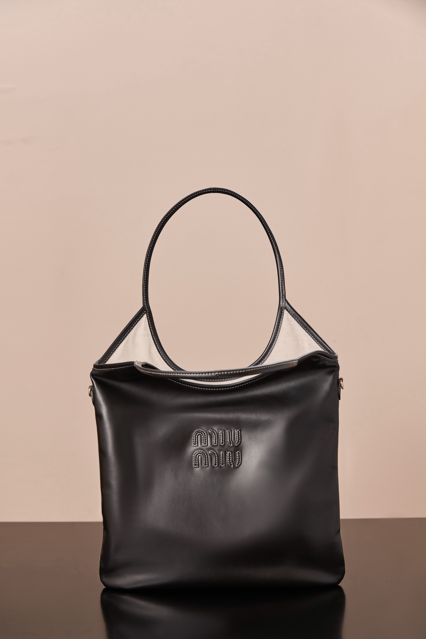 미우 미우 아이비 레더 백 블랙  35*40 980