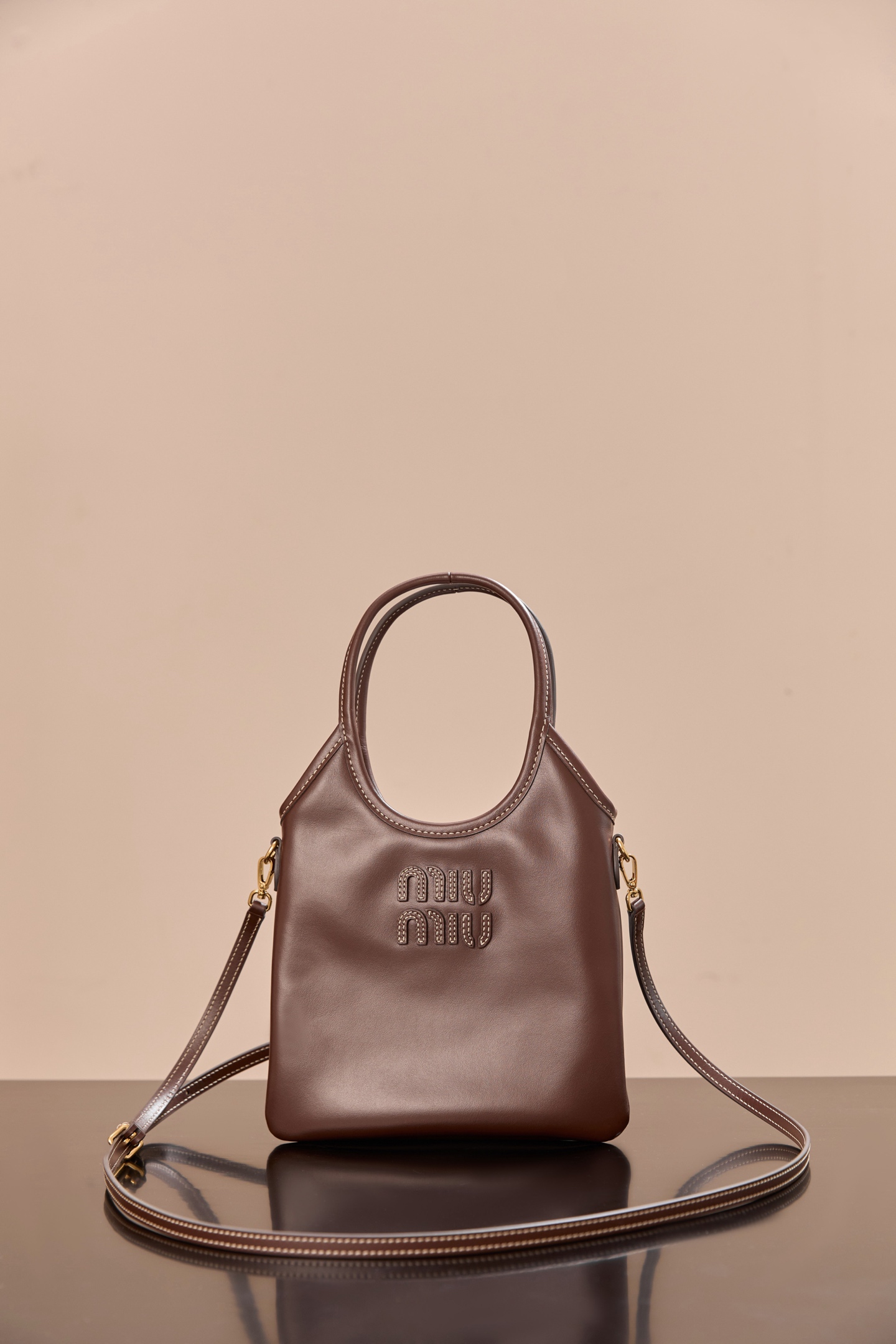 미우미우 아이비 가죽 핸드백 24*20 650