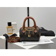 셀린느 미니 보스턴백 트리옹프 195112 14*9.5*7.5  650