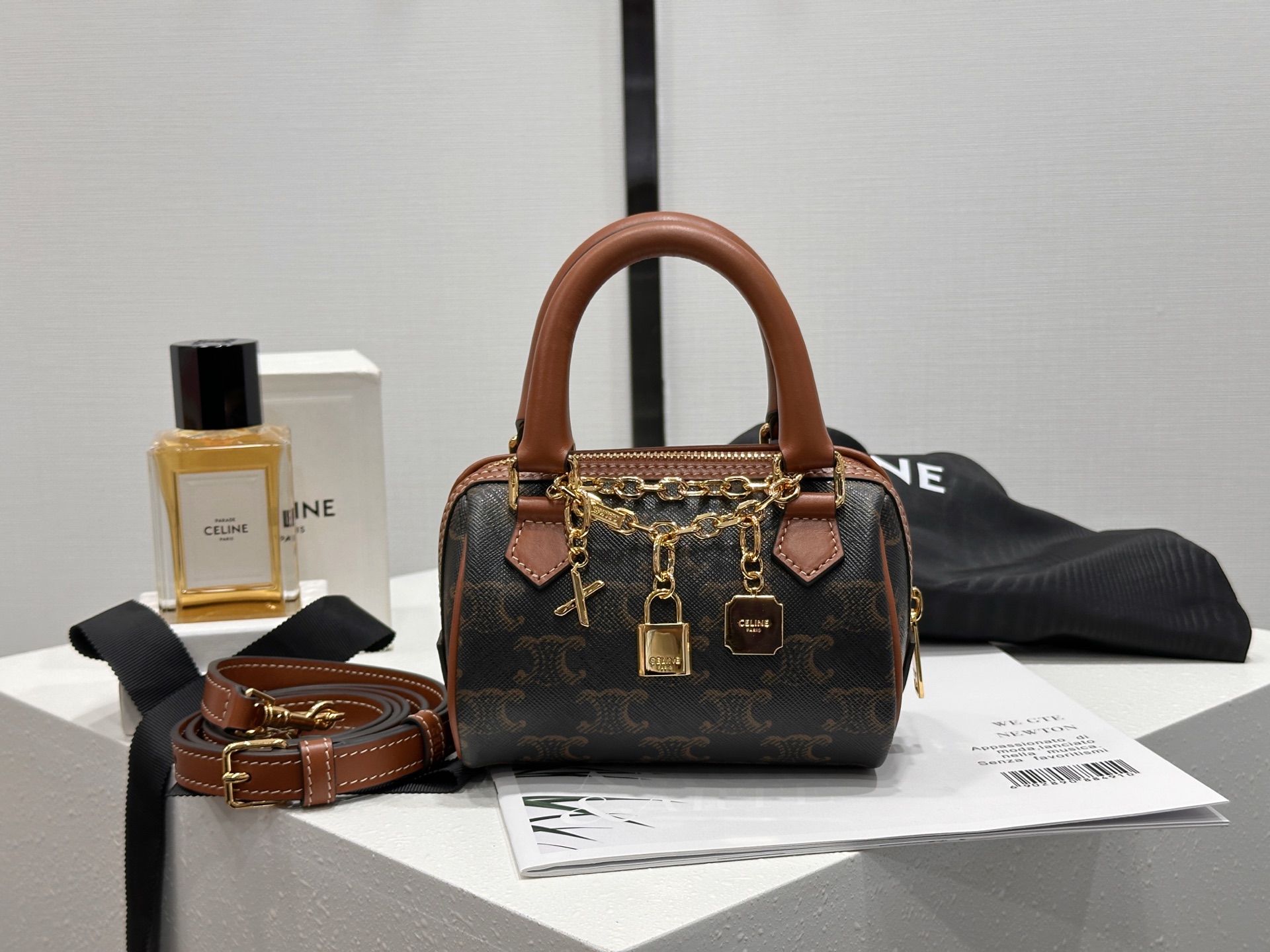 셀린느 미니 보스턴백 트리옹프 195112 14*9.5*7.5  650