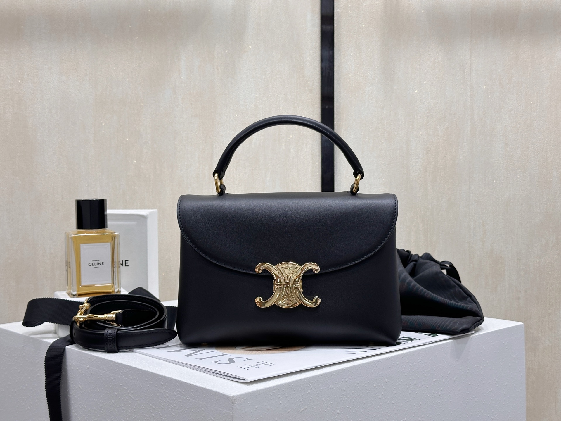 셀린느 틴 니노 백 카프스킨 블랙 118113 20*13*8  1050