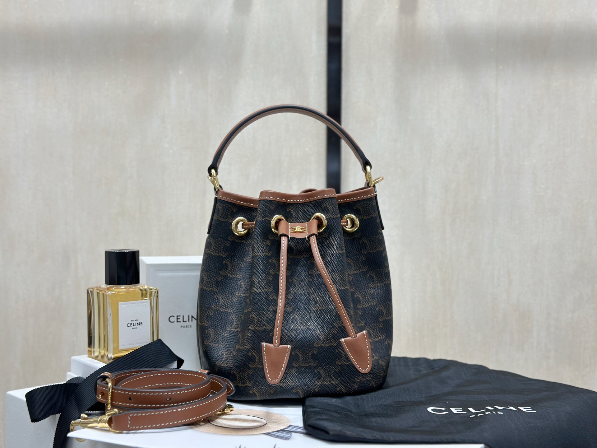 셀린느 트리옹프 틴 클라라 백 121672 16*19*16  860