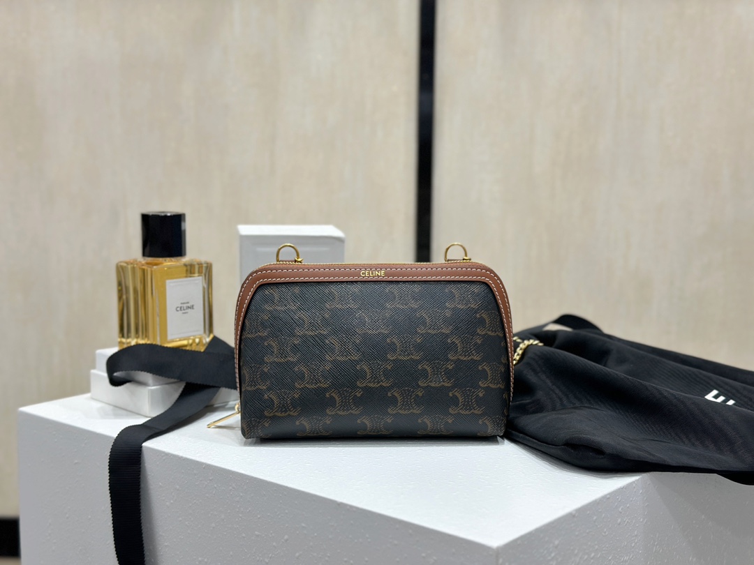 셀린느 트리옹프 미니 체인 클러치 백 10E382 16*11*8  580