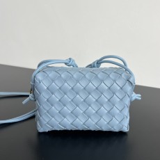 보테가 루프백 카메라백 스카이 17x10x6 