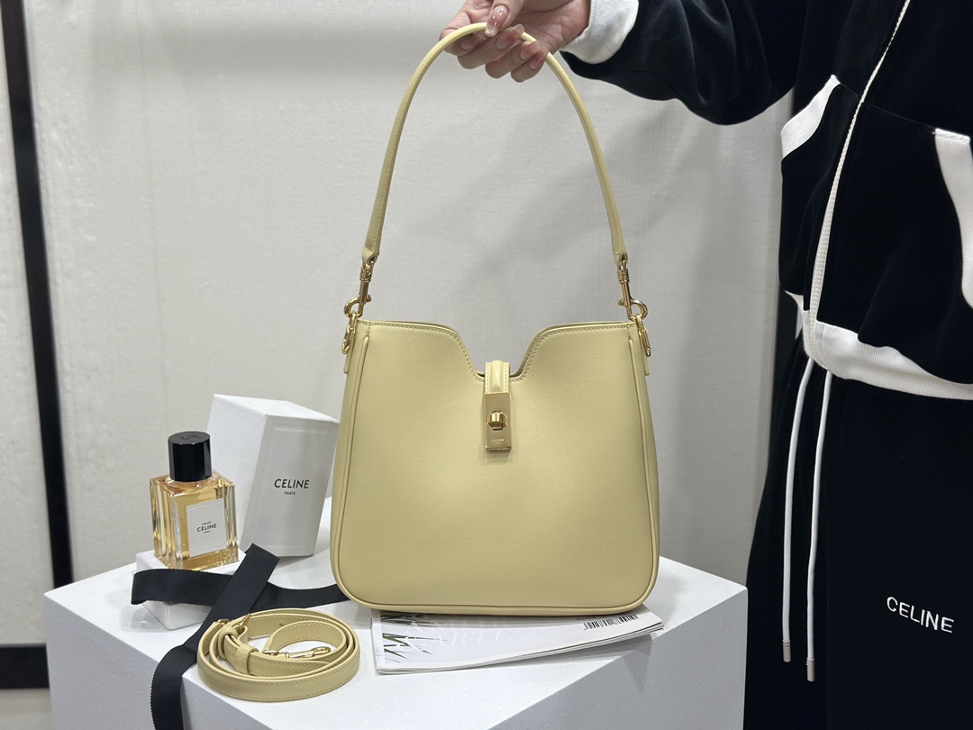 셀린느 까미유 16 소프트백 스몰 옐로우 120693 24.5*21.5*5  1100