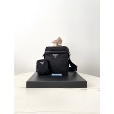 프라다 리나일론 파우치 크로스백 블랙 2VH112 17*20*5  88