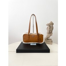 프라다  시어링 투핸드 백 브라운1BB124 27*12*6 380