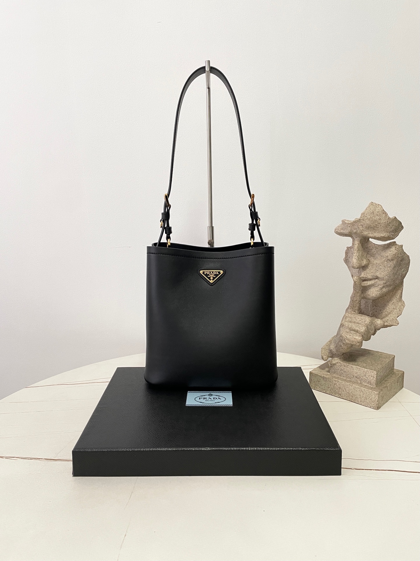 프라다 레더 숄더백  블랙 1BE080 21.5*22.5*13 