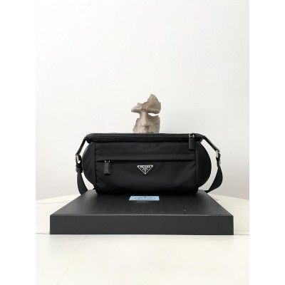 프라다 바이커백  미디움 블랙 2VH994 27*15.5*14 