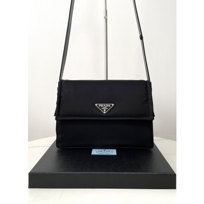 프라다 리나일론 패딩  숄더백   블랙 1BD255 30*21.5*12 