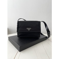 프라다 스몰 패딩 리나일론 숄더백  블랙 1BD313 23*16*11 