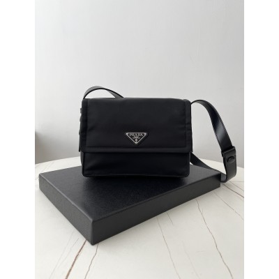 프라다 스몰 패딩 리나일론 숄더백  블랙 1BD313 23*16*11 