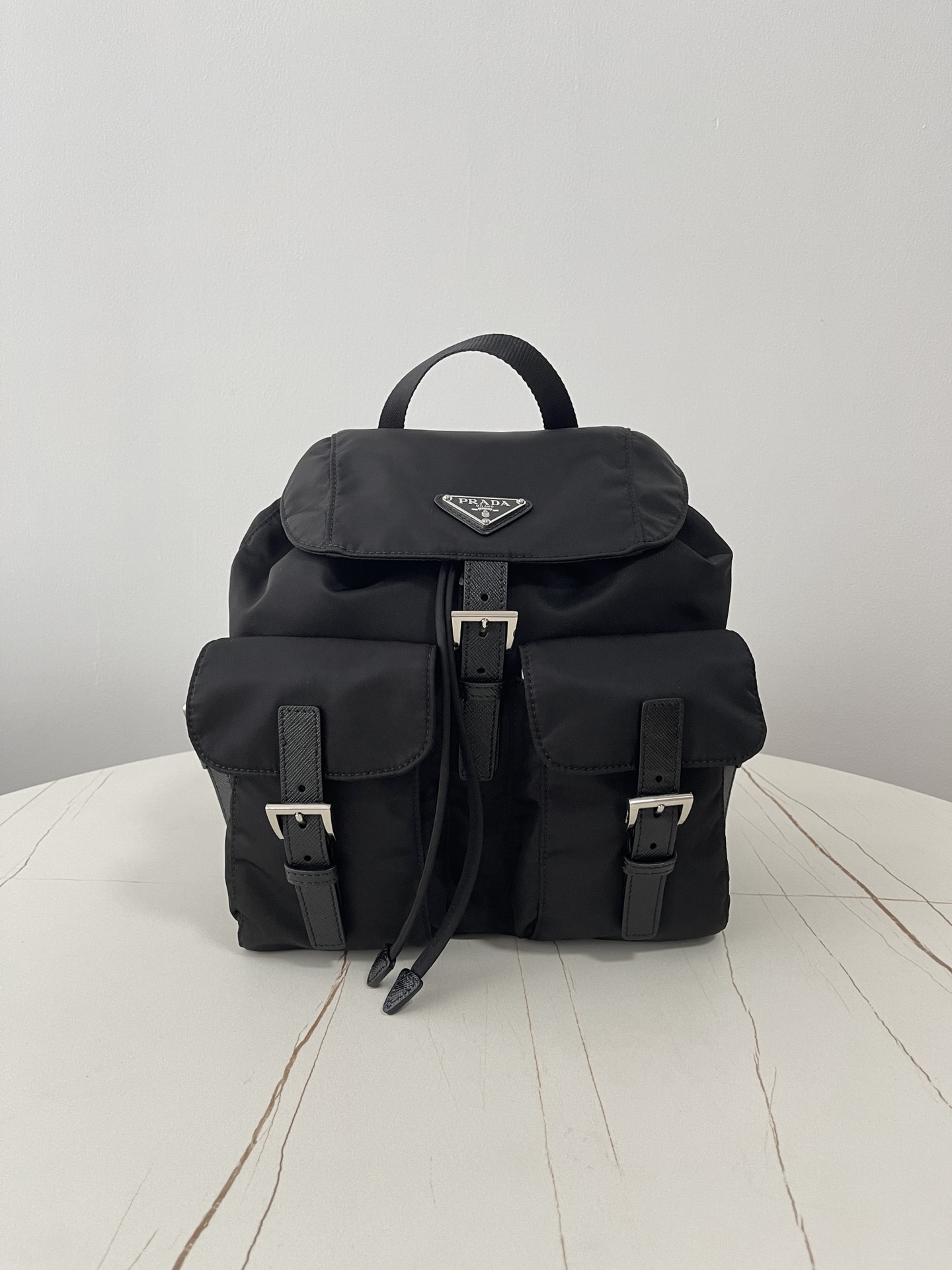 프라다 벨라 리나일론  백팩 블랙 1BZ677 12*28*23.5 90