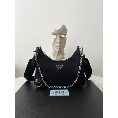 프라다 2005 리나일론 숄더백 은장  블랙 1BH204 23*17*6  