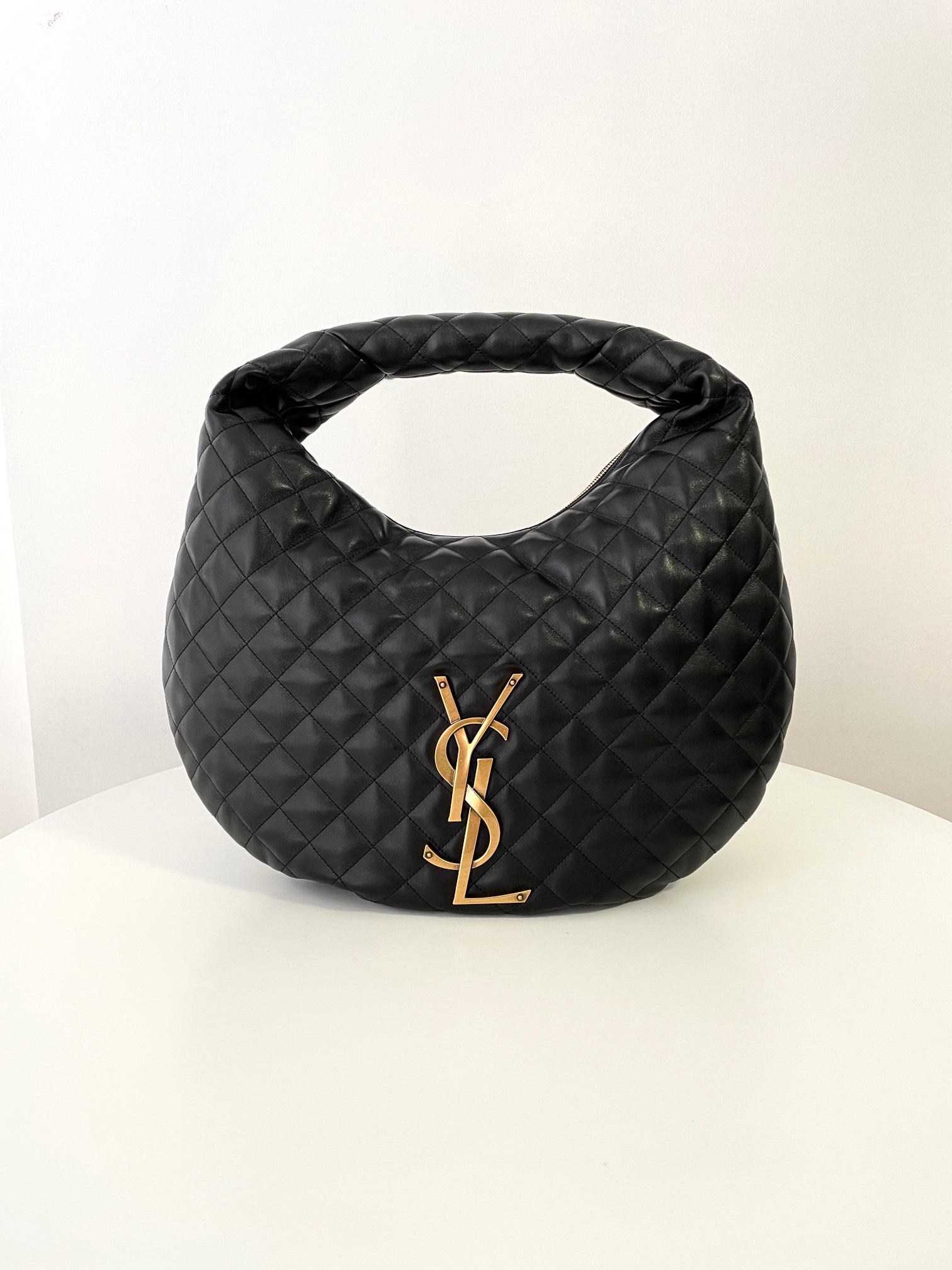 생로랑 퀄팅 가죽 호보백  블랙 858160 44*30*7 128