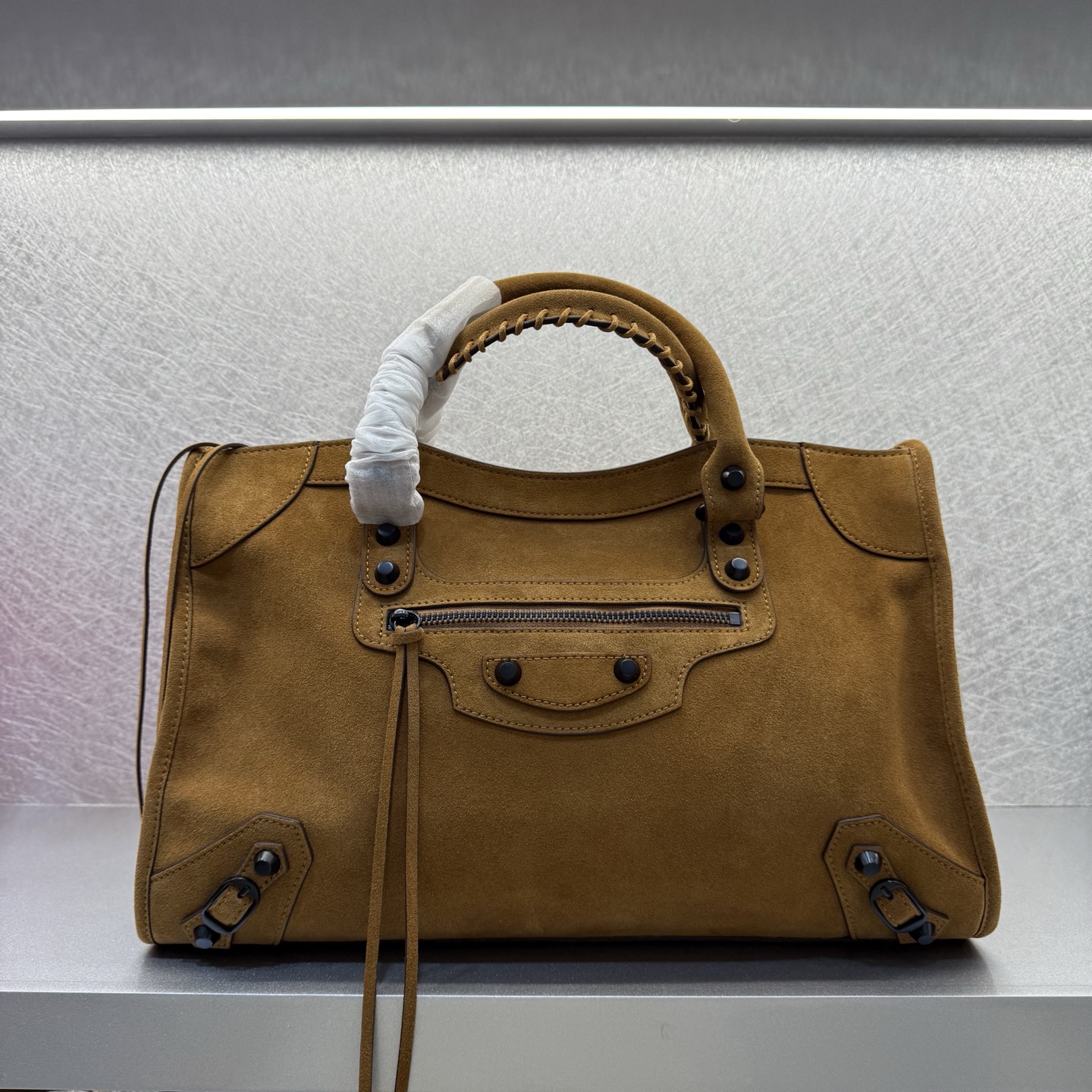 발렌시아가 르 시티 백 스웨이드 카멜 미디움 38*24*14