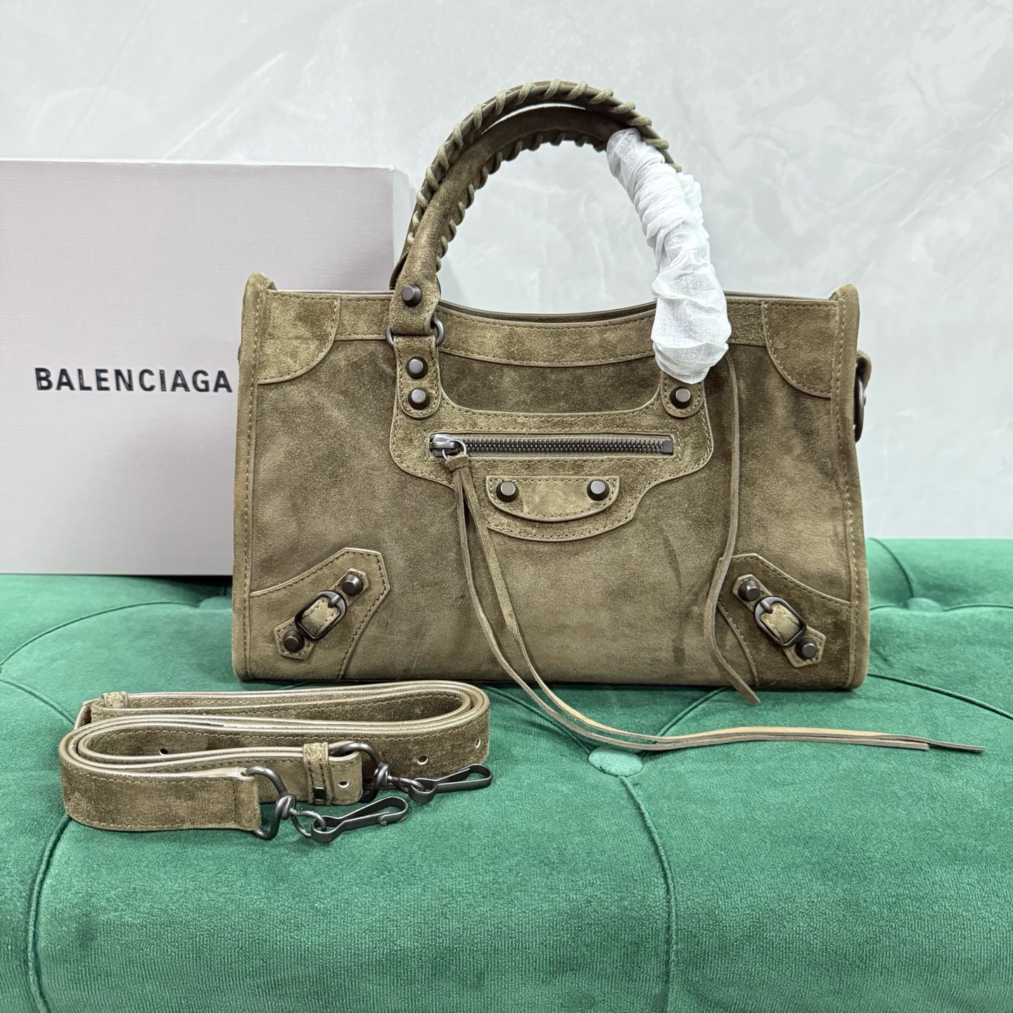 발렌시아가 르 시티 백 스웨이드 카키 스몰 30*20*10