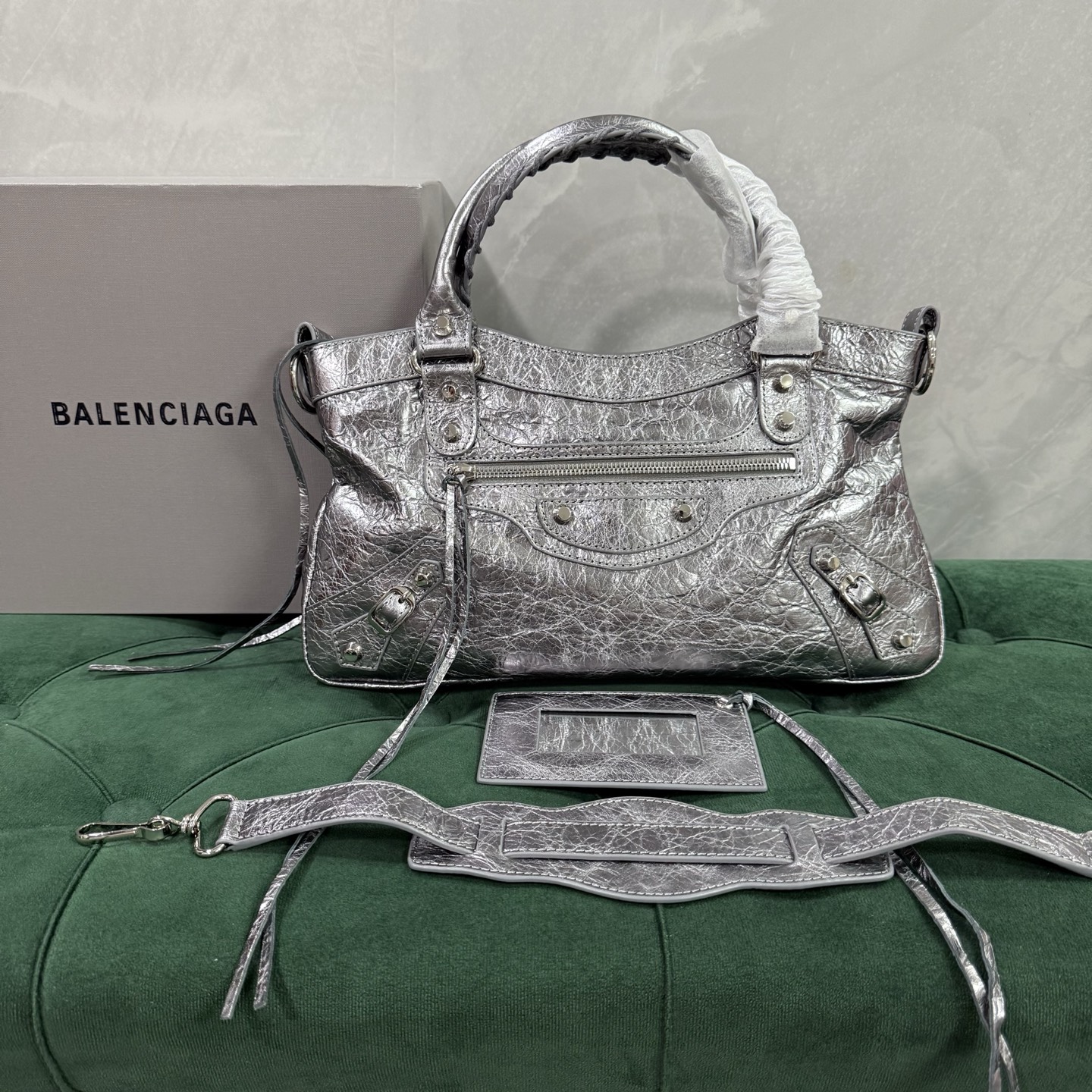 발렌시아가 르 시티 퍼스트백 실버 34*20*7