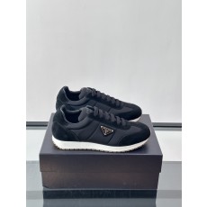 프라다 프랙스 스웨이드 스니커즈 