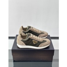 프라다 프랙스 스웨이드 스니커즈 