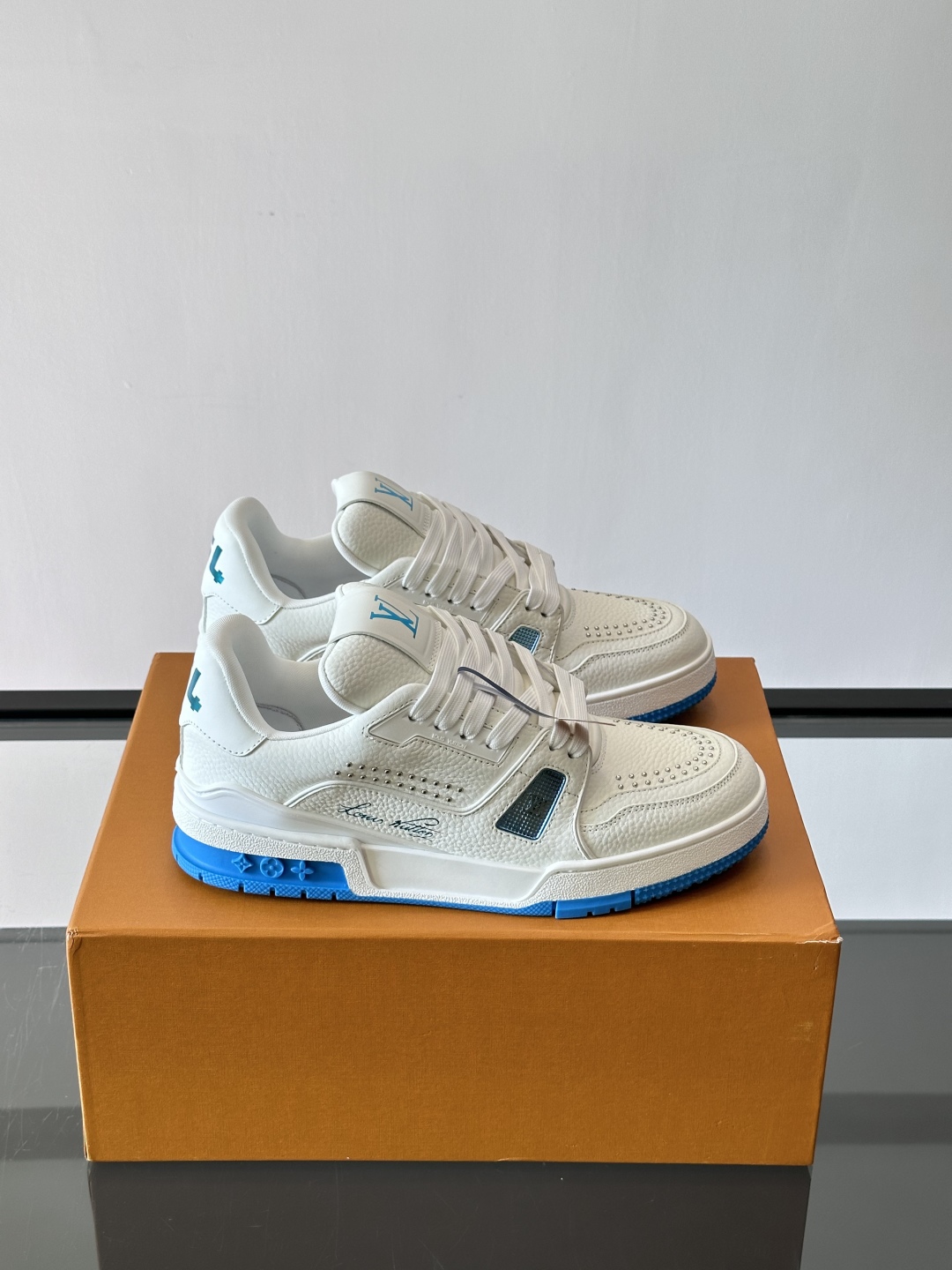 루이비통 로우 트레이너 스니커즈 