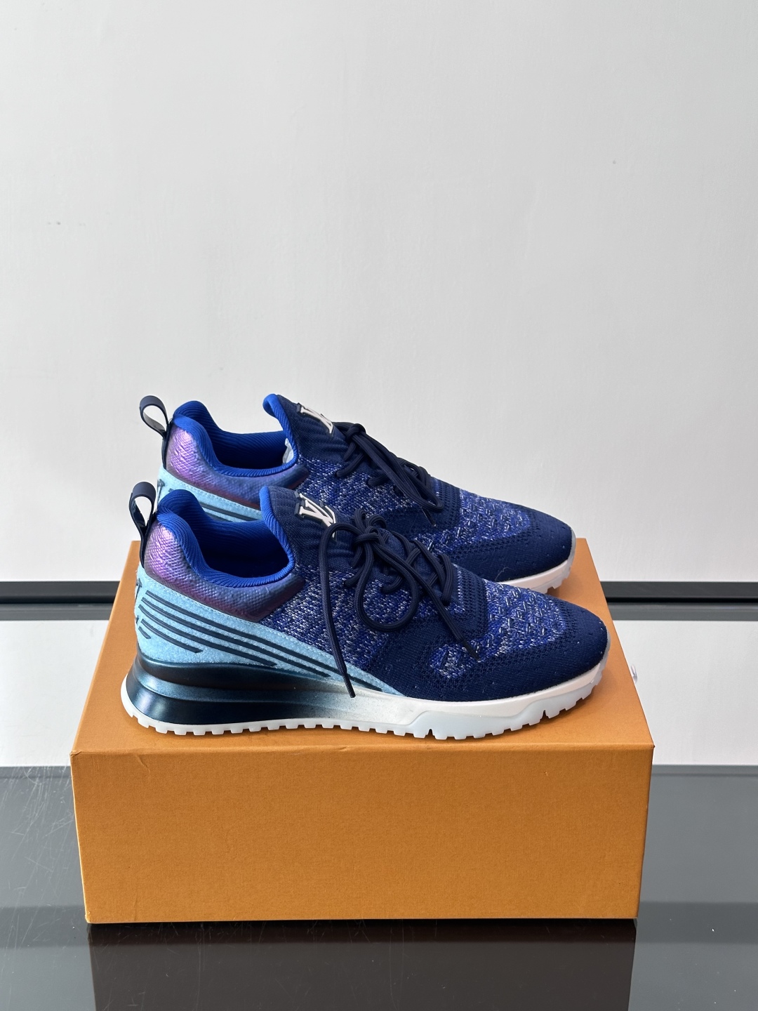 루이비통 런어웨이 스니커즈 