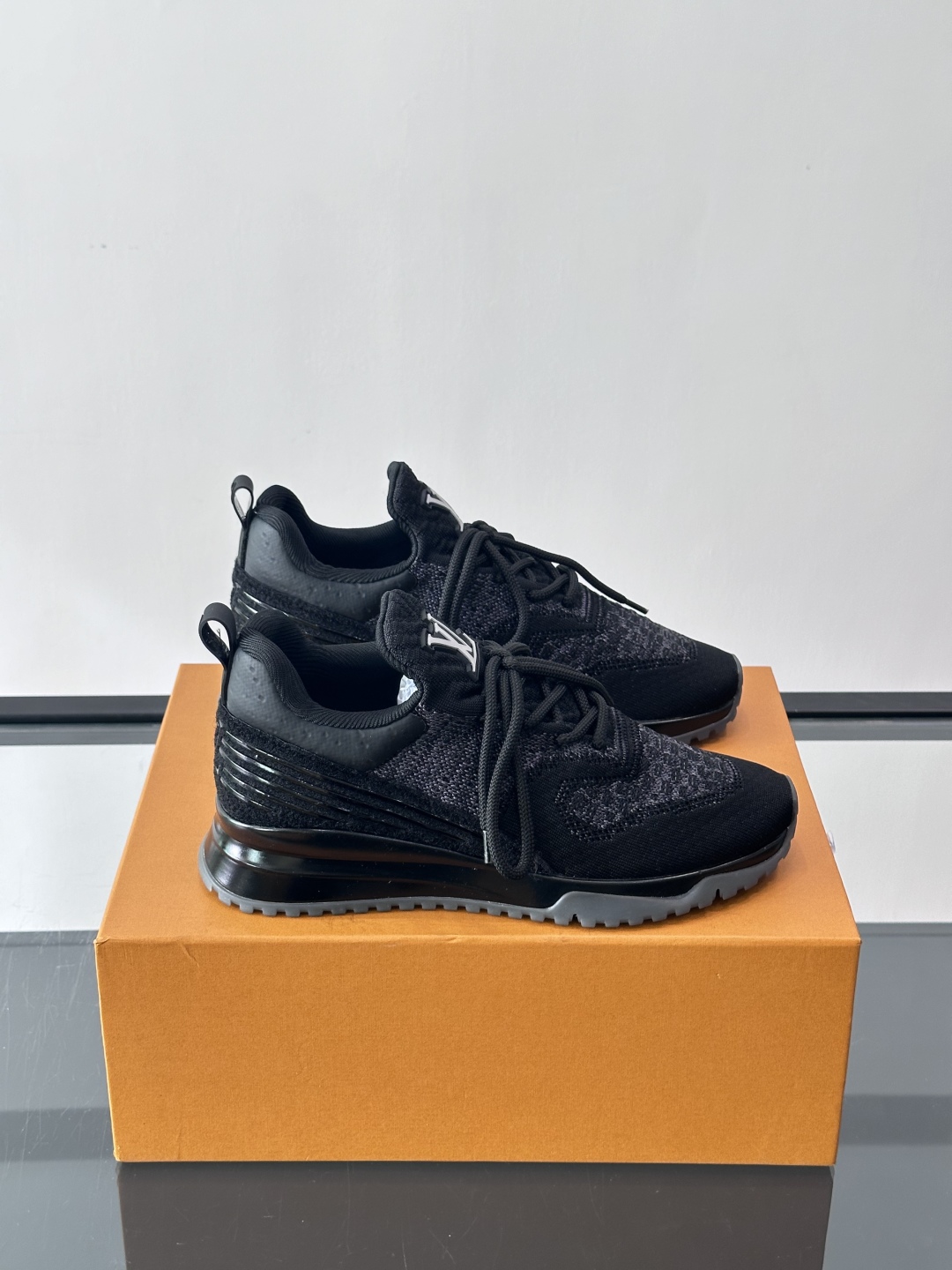 루이비통 런어웨이 스니커즈 