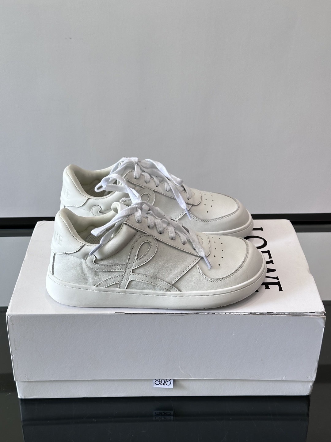 로에베 점보 스니커즈 화이트 