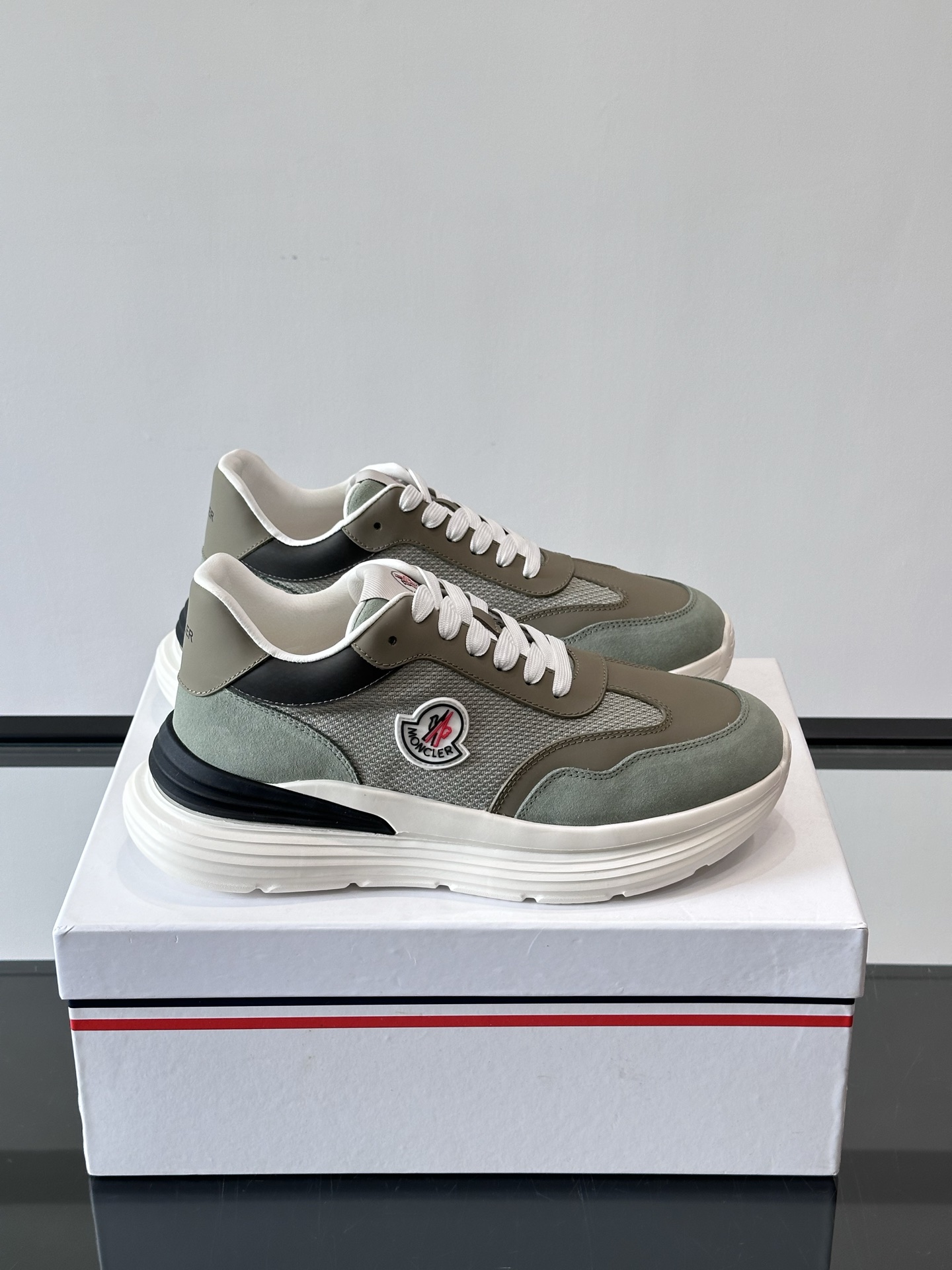 몽클레어 스니커즈 