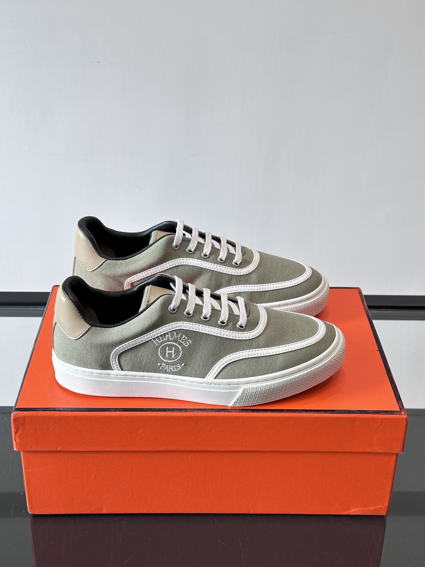 에르메스 딥 스니커즈 