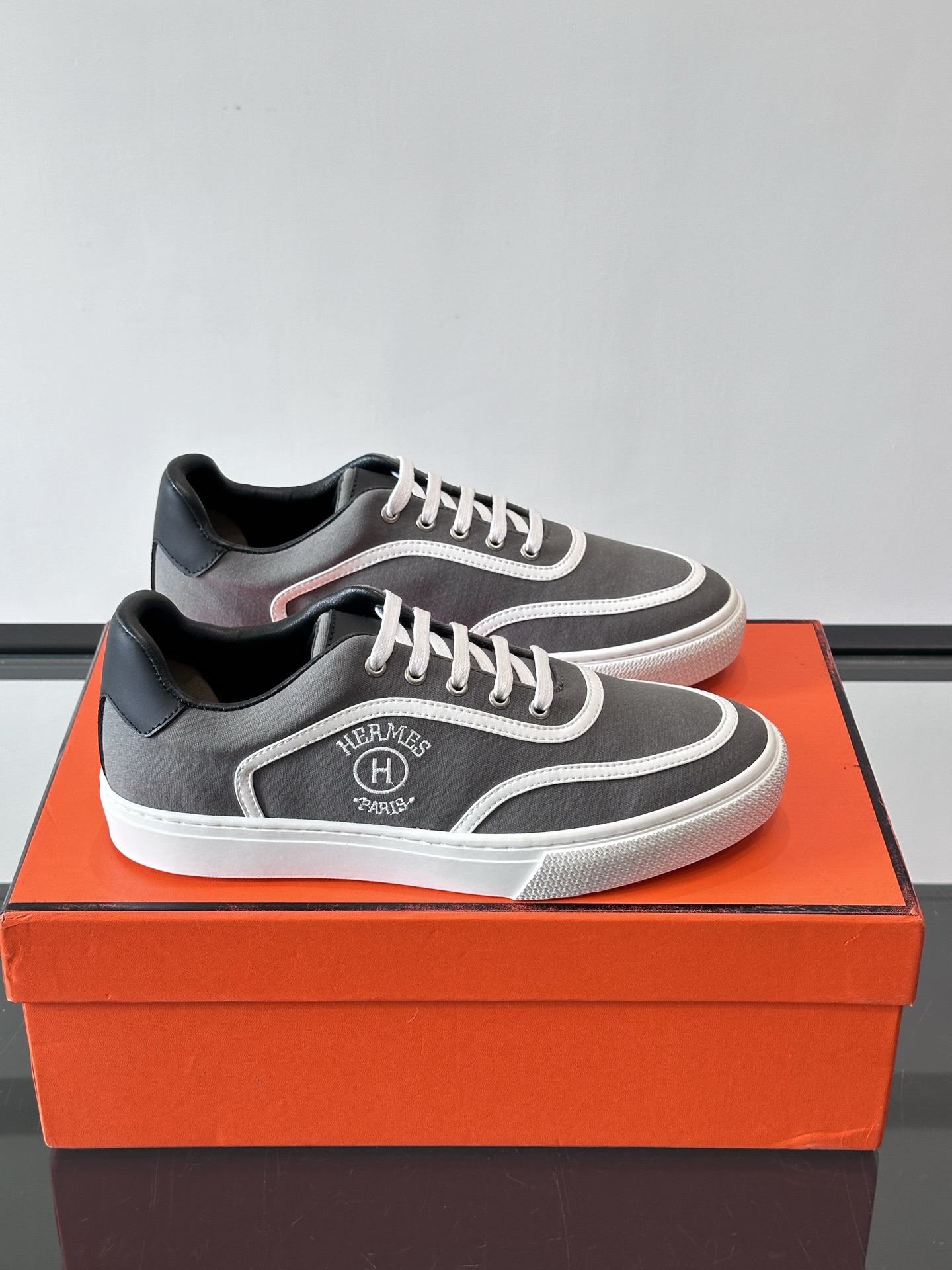 에르메스 딥 스니커즈 