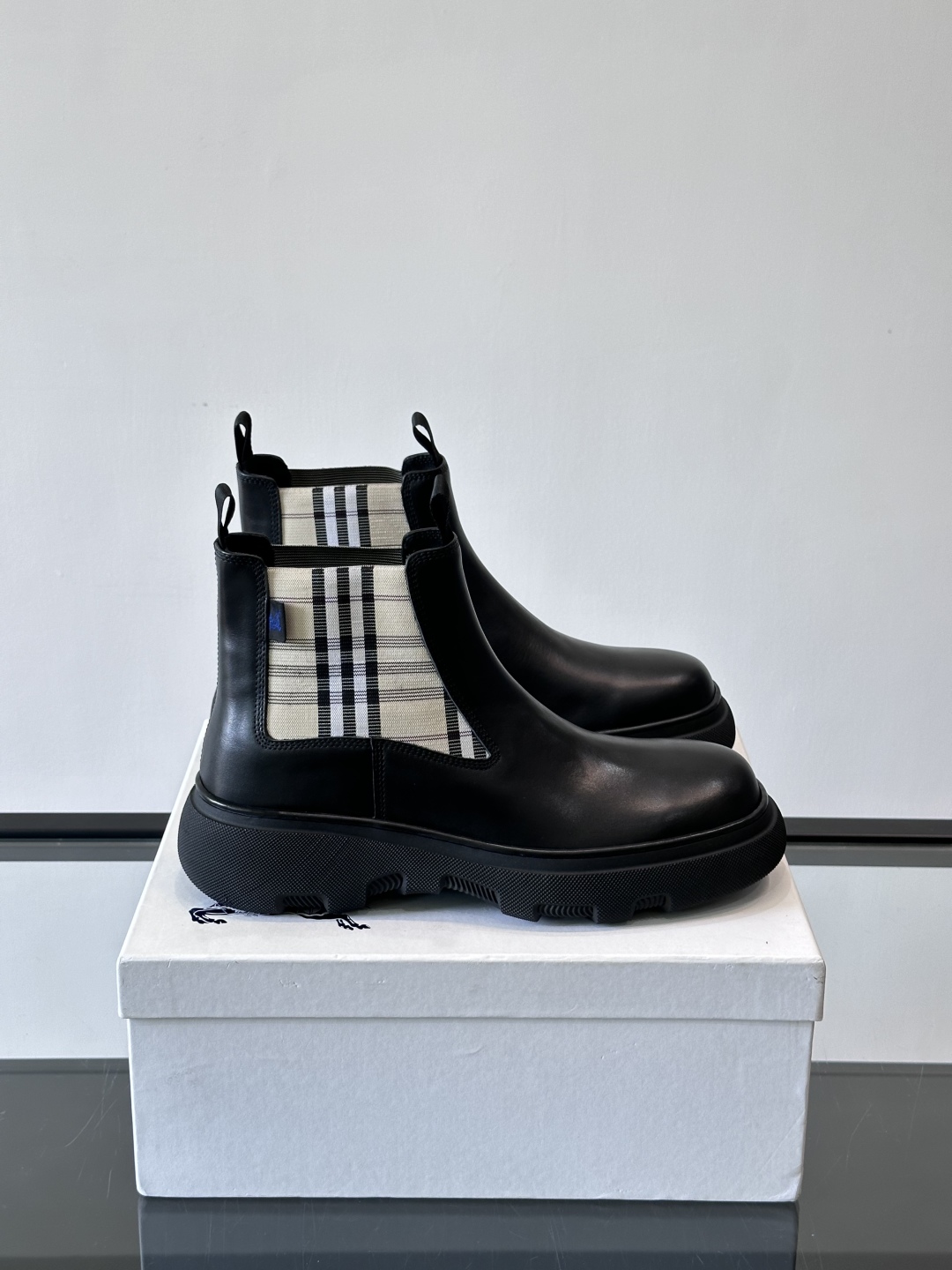 버버리 남성 체크 첼시 부츠