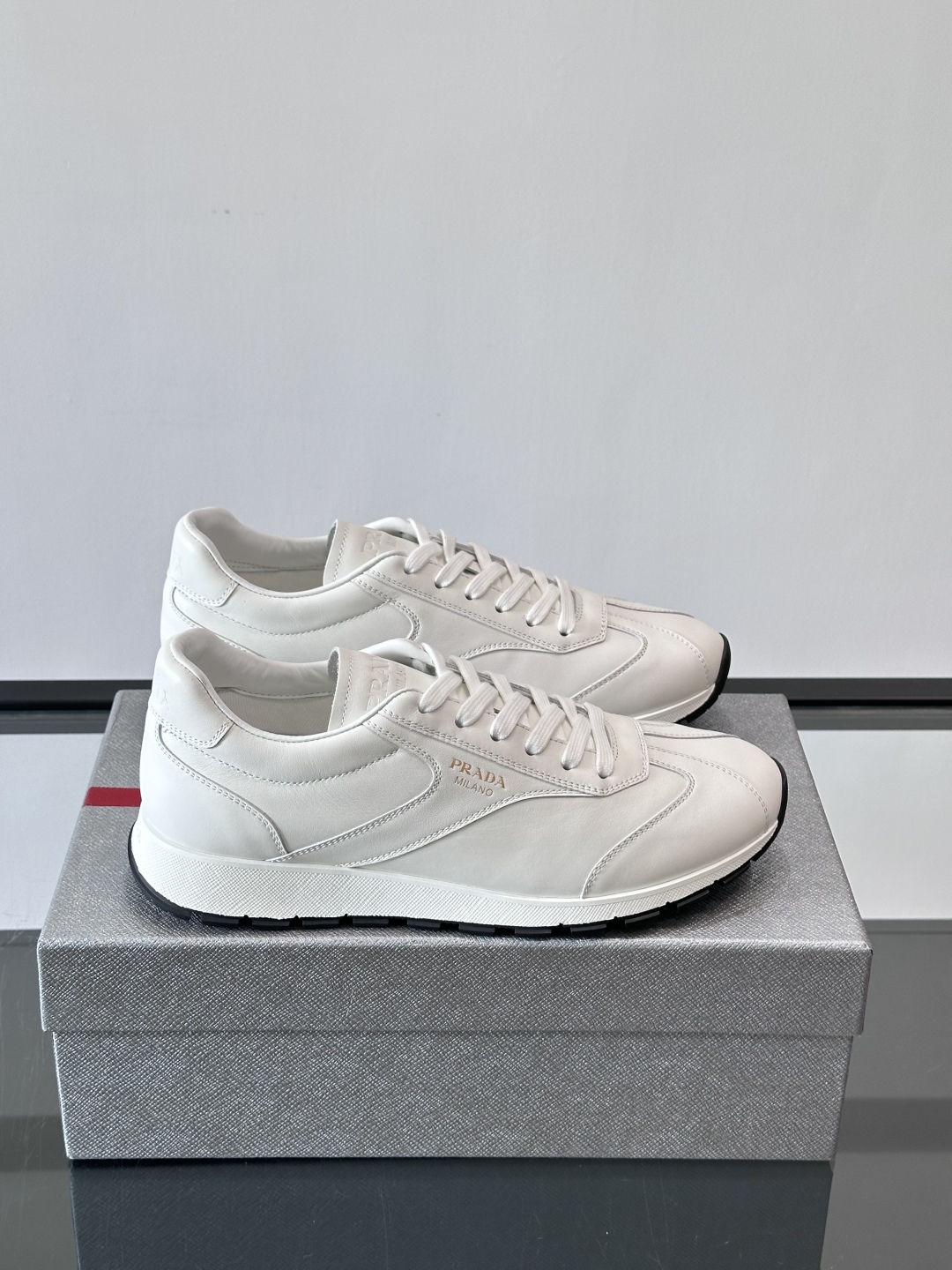 프라다 스니커즈 