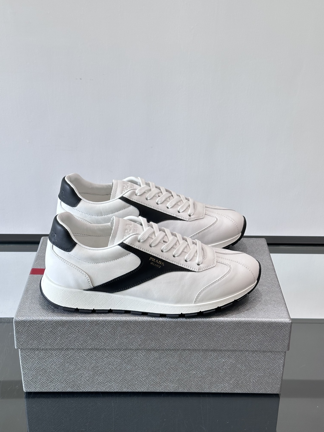 프라다 스니커즈 